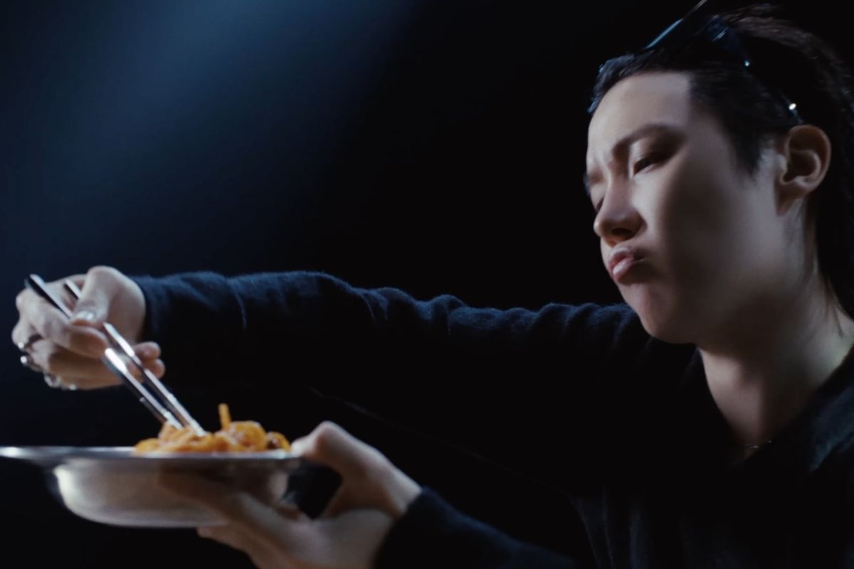 LE SSERAFIM lanza el video musical de 'SPAGHETTI' feat. J-Hope de BTS