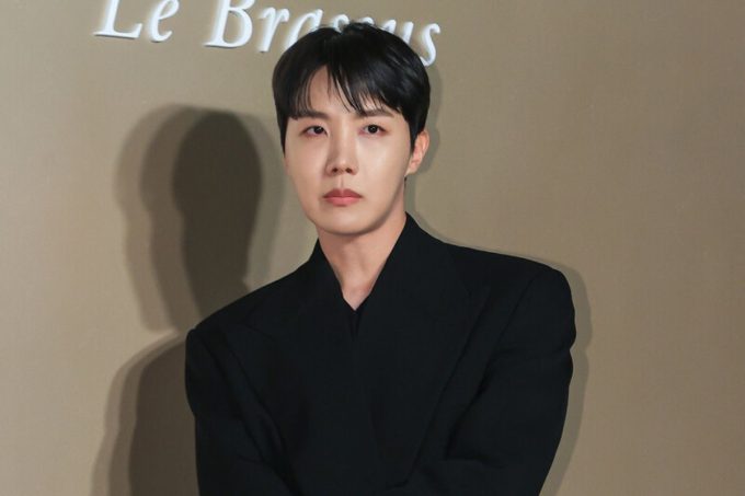 J-Hope de BTS cocina junto a su madre en el nuevo vlog de su hermana