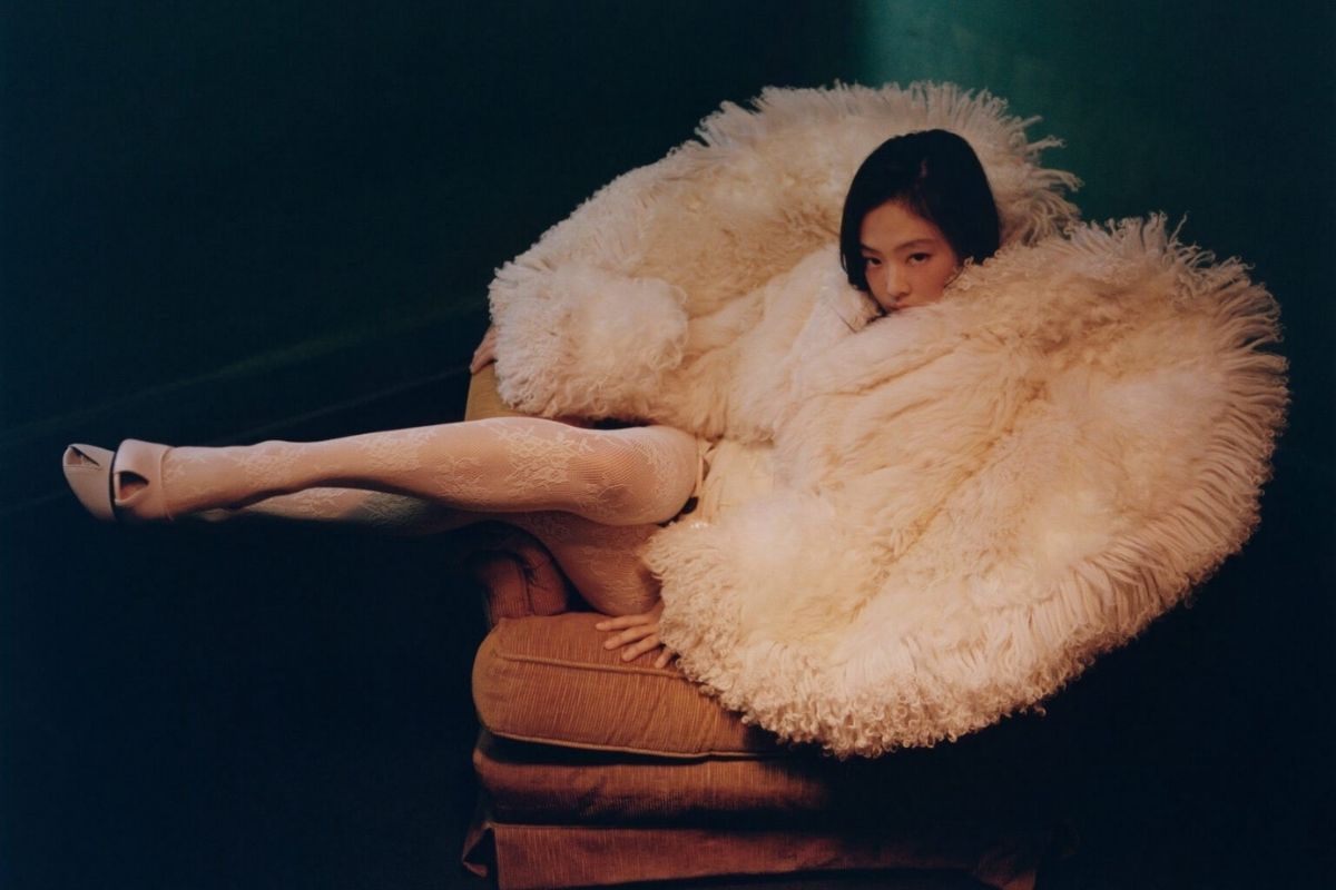 Jennie de BLACKPINK irradia carisma en nuevas fotos para CR Fashion Book