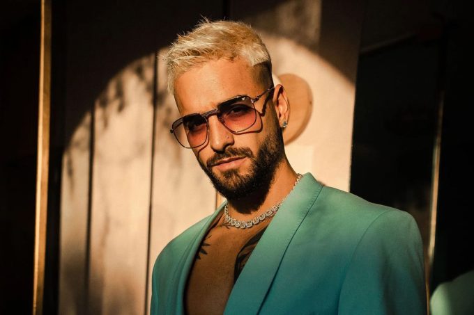 Maluma sorprende a sus fans con una nueva candente fotografía en toalla