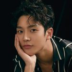 Rowoon deja ver su nuevo corte de pelo 'buzz cut' antes de su alistamiento militar
