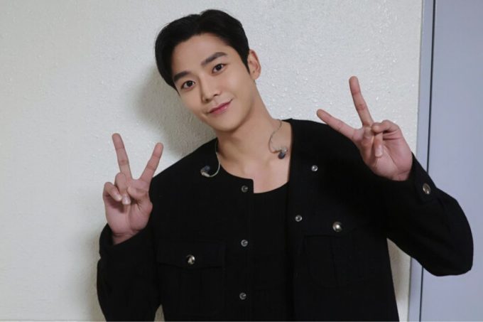 Rowoon genera reacciones divididas con su corte de pelo militar