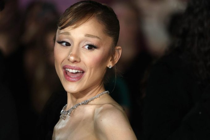 Ariana Grande revela que ha dado positivo para COVID