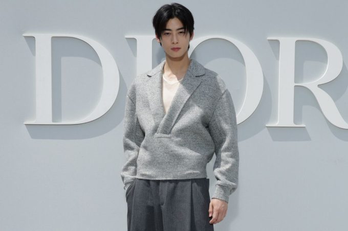 Cha Eunwoo sorprende a sus fans con un evento de "llamada telefónica"