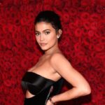 Kylie Jenner deja babeando a más de uno con un sensual y pronunciado escote