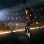 Michael Jackson mira el tráiler de la nueva película biográfica del Rey del Pop