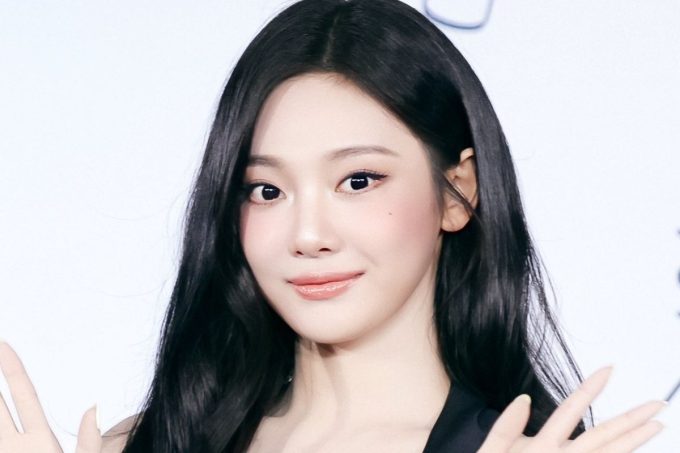 NingNing de aespa se cae al suelo del cansancio en pleno concierto