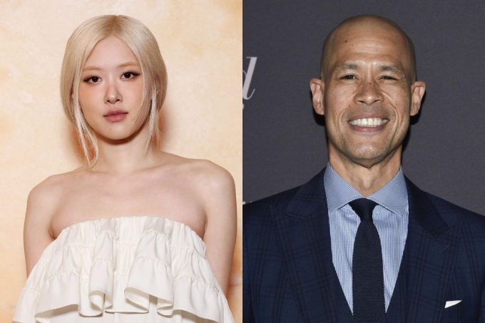 Rosé luce brillante y audaz junto al periodista de televisión de la CBS Mornings, Vladimir Duthiers