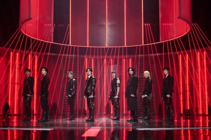Stray Kids lanza el video mashup de "DO IT"