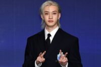 Bang Chan camina por el set de grabación de Stray Kids sin camisa