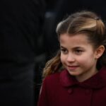 La princesa Charlotte luce una réplica miniatura del icónico abrigo café de Kate Middleton