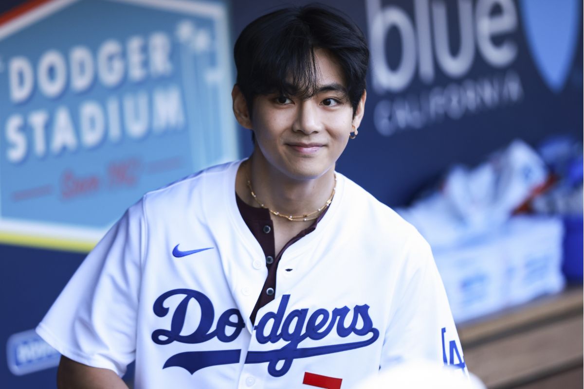 V de BTS conmueve a los fans con la revelación de un nuevo metraje