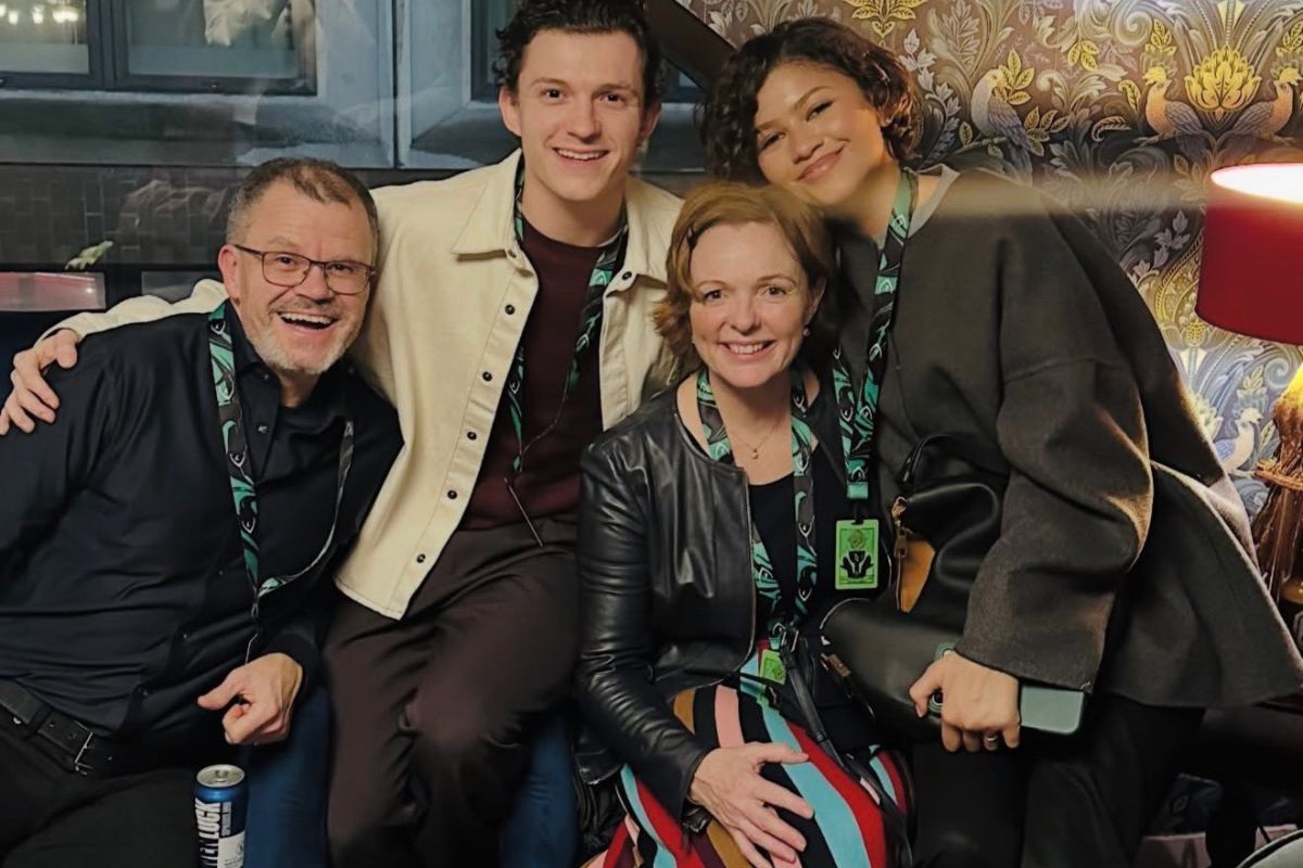 Zendaya desata rumores de estar embarazada tras fotos con Tom Holland y su familia