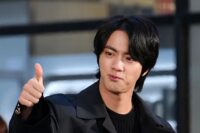 El tour en solitario de Jin de BTS recibe una calificación perfecta de 5 estrellas por Rolling Stone