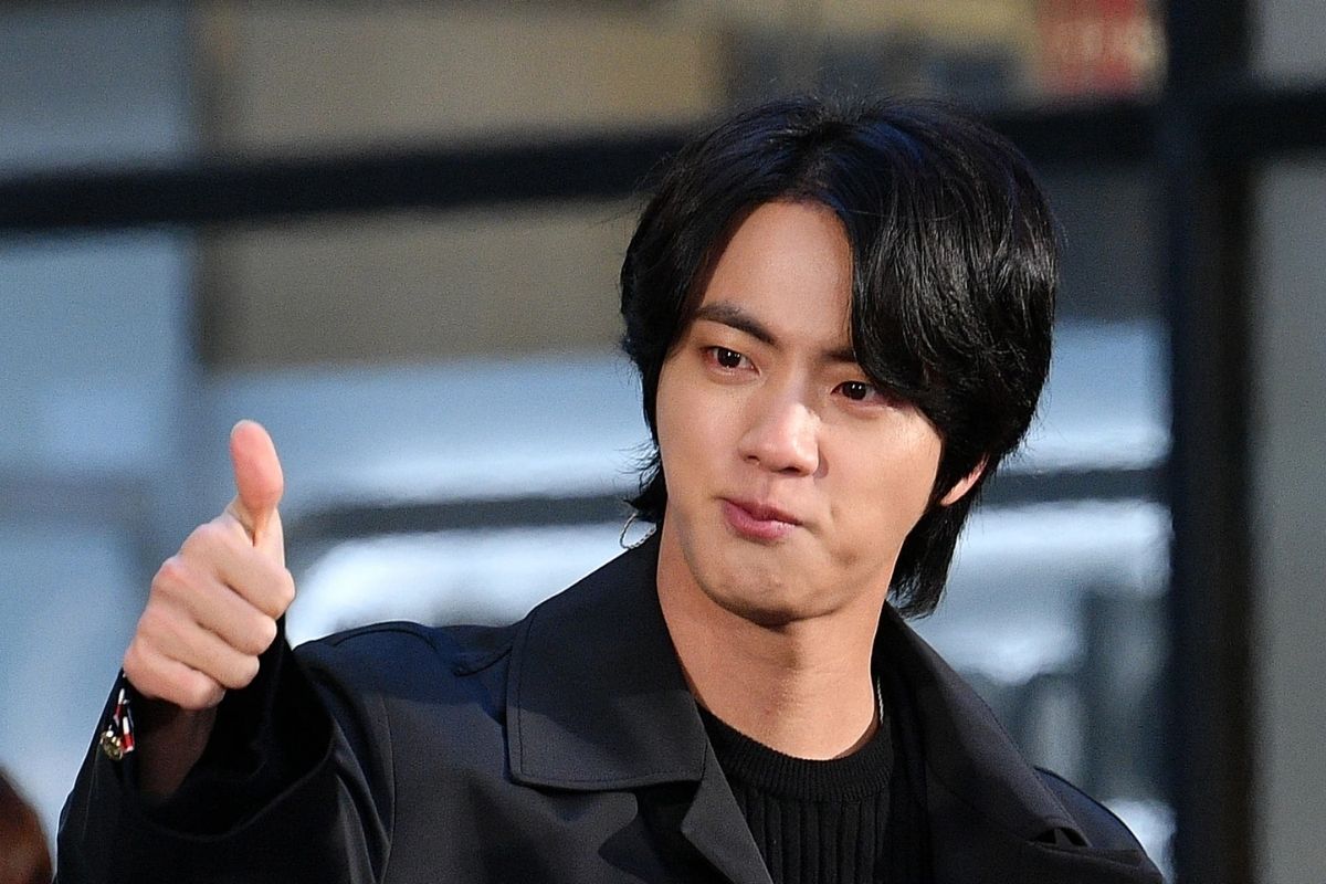 El tour en solitario de Jin de BTS recibe una calificación perfecta de 5 estrellas por Rolling Stone