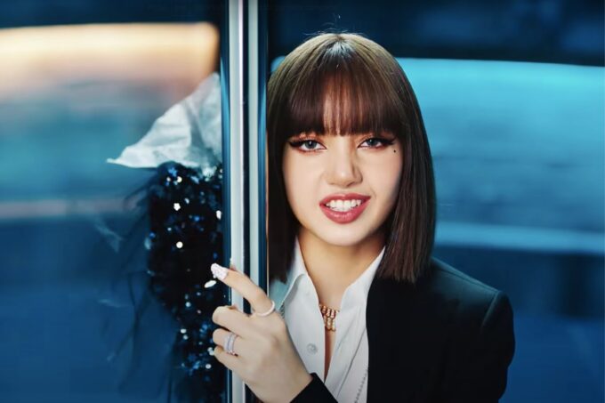 Lisa de BLACKPINK logra récord histórico con dos proyectos de 2 mil millones en Spotify