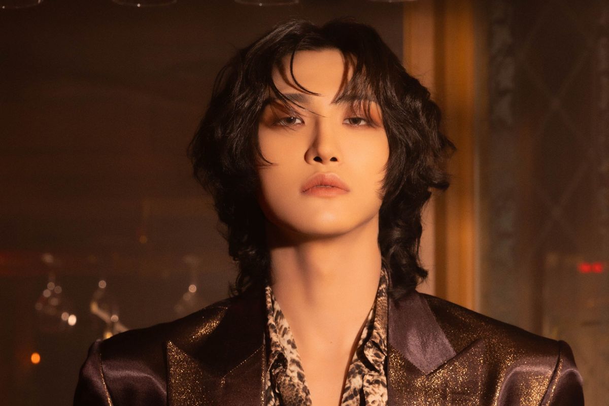 Seonghwa de ATEEZ impacta a los fans con su impecable caminata de modelo en la pasarela de Songzio