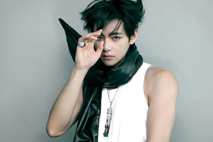 V de BTS fascina con nuevas fotografías para GQ Korea