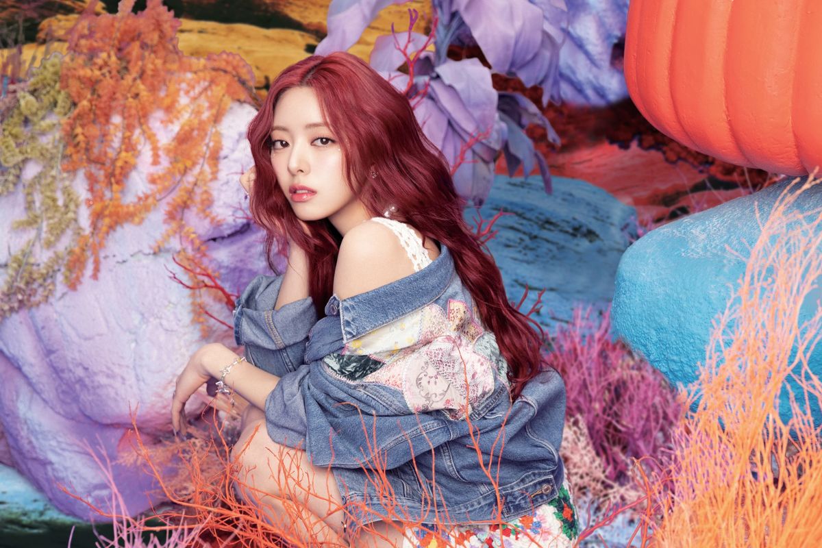 Yuna de ITZY se prepara oficialmente para su debut en solitario