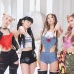 BLACKPINK celebra su nuevo botón 'Red Diamond' de YouTube con una encantadora foto grupal