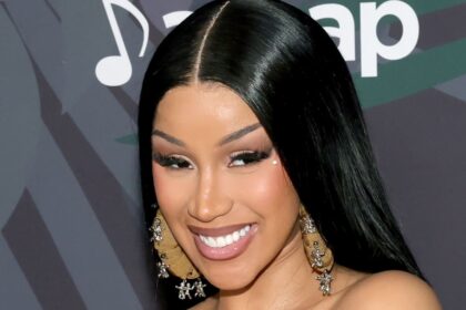 Cardi B vuelve a caerse en medio del show en su gira 'Little Miss Drama'