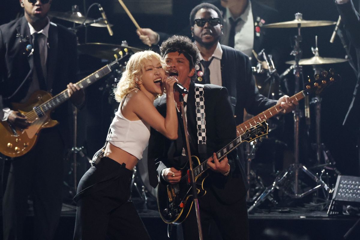 Rosé de BLACKPINK hace historia al ser la primera solista de K-Pop en actuar en los Grammys Rosé de BLACKPINK hace historia al ser la primera solista de K-Pop en actuar en los Grammys