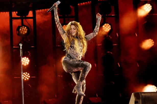 Shakira se accidentó en medio de su concierto en El Salvador