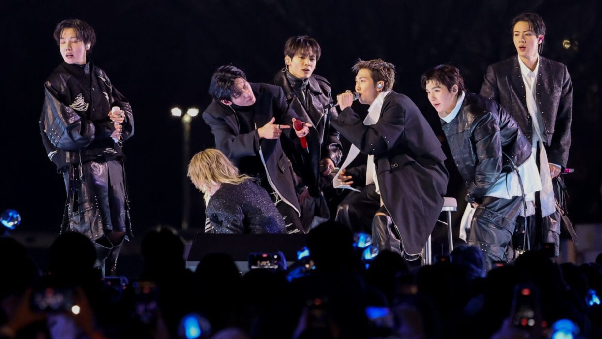 "ARIRANG" de BTS se convierte en el álbum de K-pop más reproducido en la historia de Spotify ARIRANG de BTS se convierte en el álbum de K-pop más reproducido en la historia de Spotify