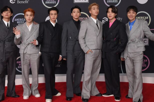 BTS presenta el cautivador video de la Performance Oficial de SWIM