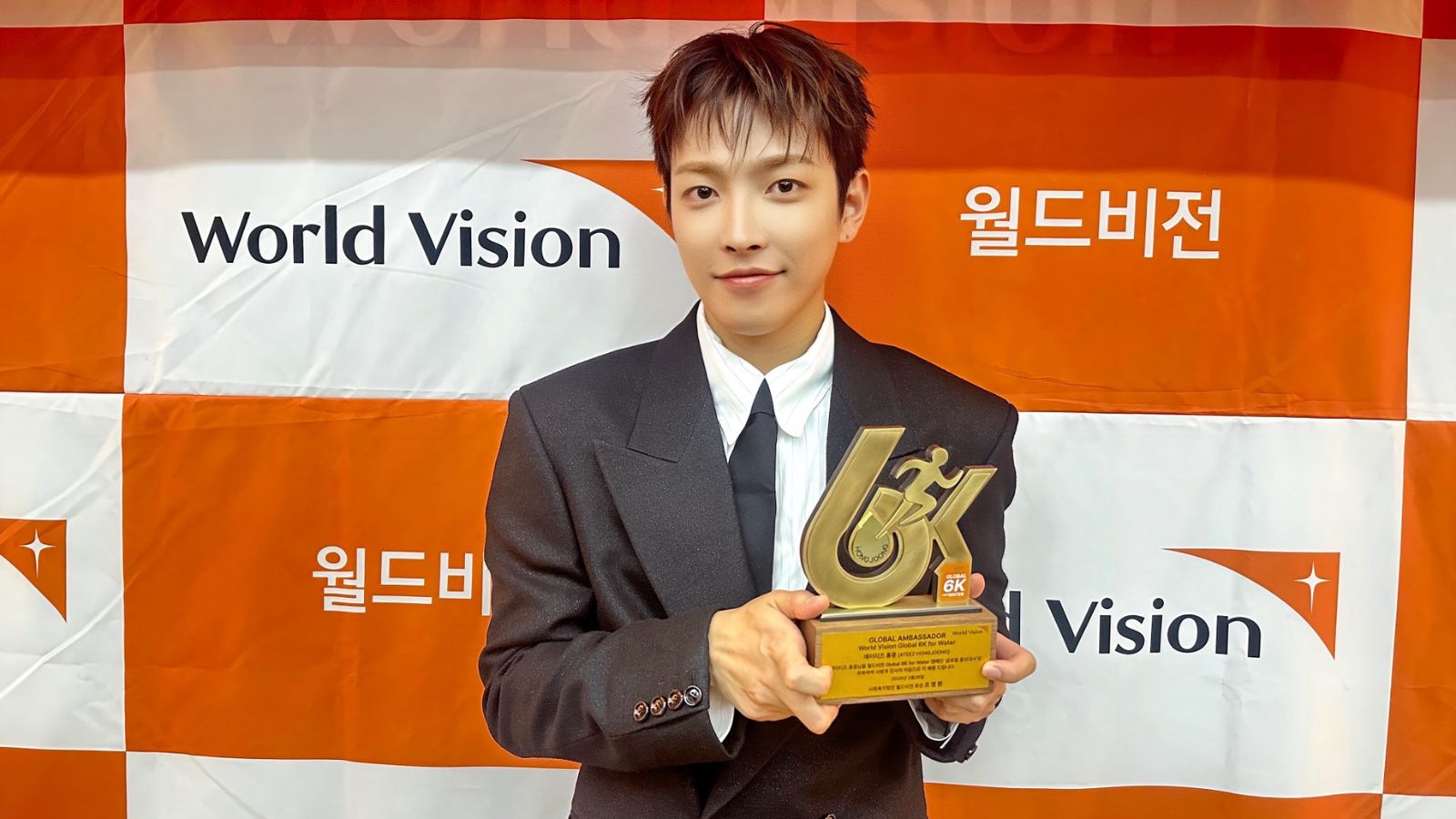 Hongjoong de ATEEZ es el embajador global de world vision