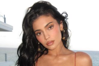 Kylie Jenner enamora con nuevas fotos en bikini en la playa