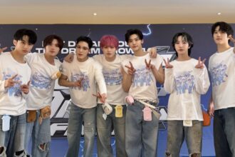 Los miembros de NCT DREAM lloran desconsoladamente en el escenario