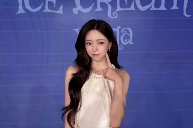 Yuna de ITZY finalmente debuta como solista con su EP ‘ICE CREAM’ y un épico video musical