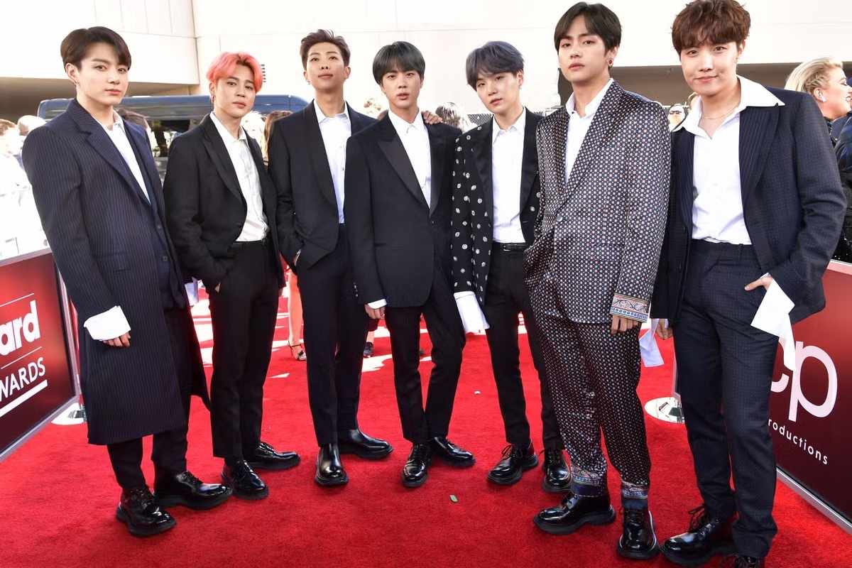 "ARIRANG" de BTS se mantiene en el #1 del Billboard 200 por tercera semana consecutiva "ARIRANG" de BTS se mantiene en el #1 del Billboard 200 por tercera semana consecutiva