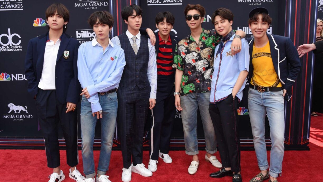 BTS lanza el video musical de su cancion 2.0