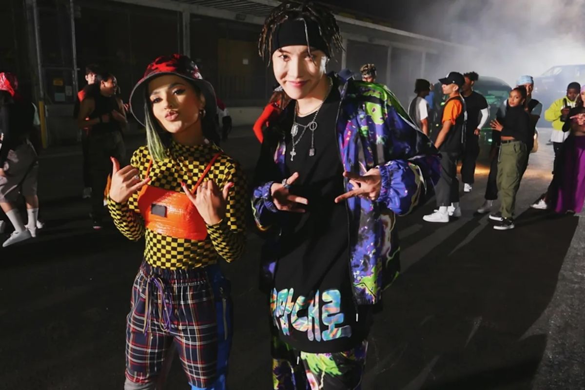 Becky G habla sobre su amistad especial con J-Hope de BTS y su aparición sorpresa en el Lollapalooza