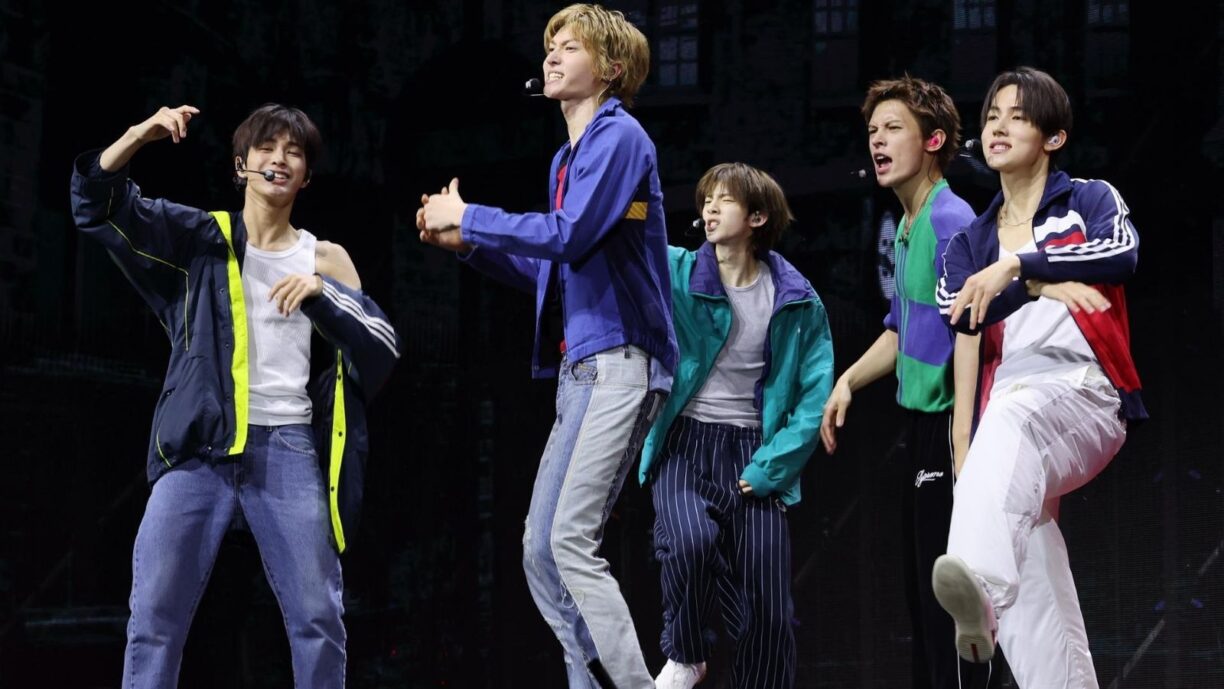 CORTIS lidera las listas globales con el explosivo debut de REDRED