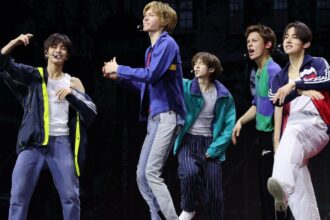 CORTIS lidera las listas globales con el explosivo debut de REDRED