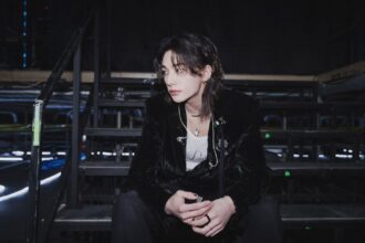 Hyunjin de Stray Kids explica sus problemas de visión en un nuevo live