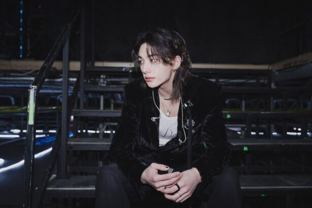 Hyunjin de Stray Kids explica sus problemas de visión en un nuevo live