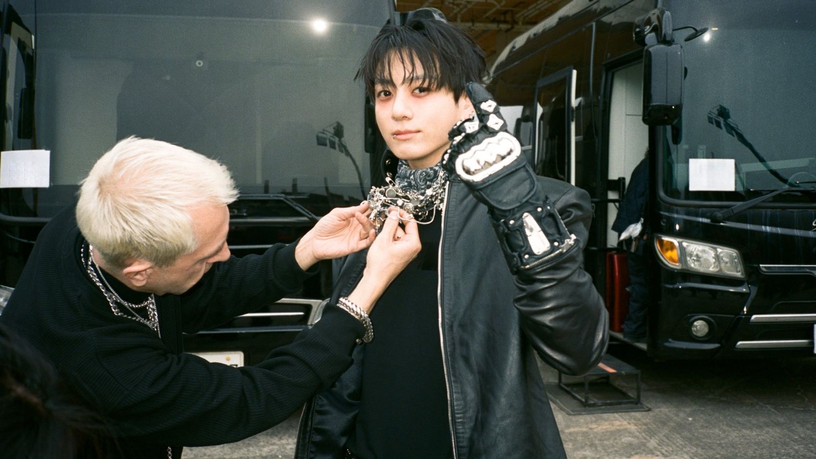 JUNGKOOK EN EL DETRÁS DE ESCENA DE HOOLIGAN