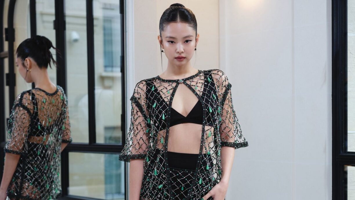 Jennie de BLACKPINK luce un estilo elegante y glamouroso en el evento de lanzamiento de Jacquemus x Veuve Clicquot Jennie de BLACKPINK luce un estilo elegante y glamuroso en el evento de lanzamiento de Jacquemus x Veuve Clicquot