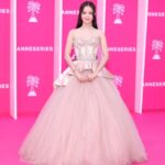 Jisoo deslumbra en la alfombra rosa de apertura del 9º Festival Internacional de Series de Cannes