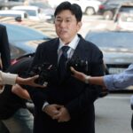 La policía solicita una orden de arresto para Bang Si-hyuk por 'transacciones fraudulentas e ilegales'