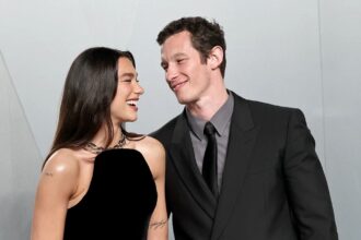 Dua Lipa y Callum Turner se casan oficialmente