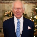 El rey Carlos III demostró sus habilidades con el ukelele durante su visita a Irlanda del Norte