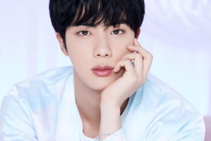 Jin de BTS encanta a los fans con sus impresionantes visuales durante el concierto en El Paso