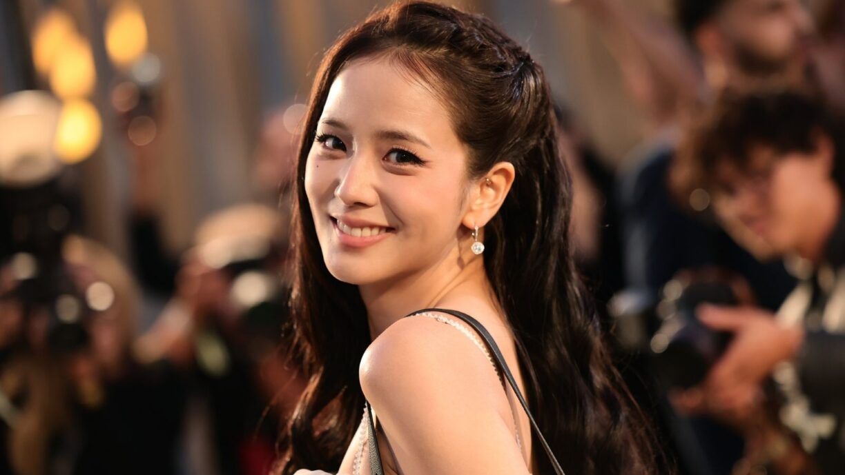 Jisoo de BLACKPINK cautiva a todos con su encanto en el 'Dior Cruise Show' en Estados Unidos