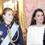 La princesa Leonor y la reina Letizia roban miradas en el día de las Fuerzas Armadas en Vigo