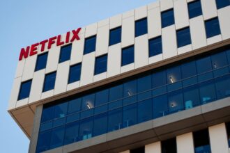 Netflix es acusada de espiar a niños y diseñar funciones adictivas en una nueva demanda